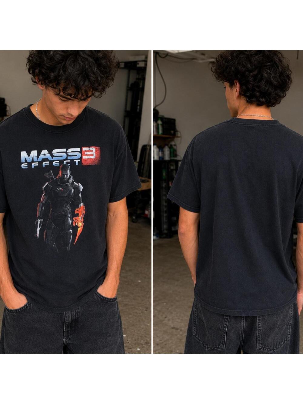Mass Effect 3 Commander Shepard Graphic T-Shirt | Black | Size M